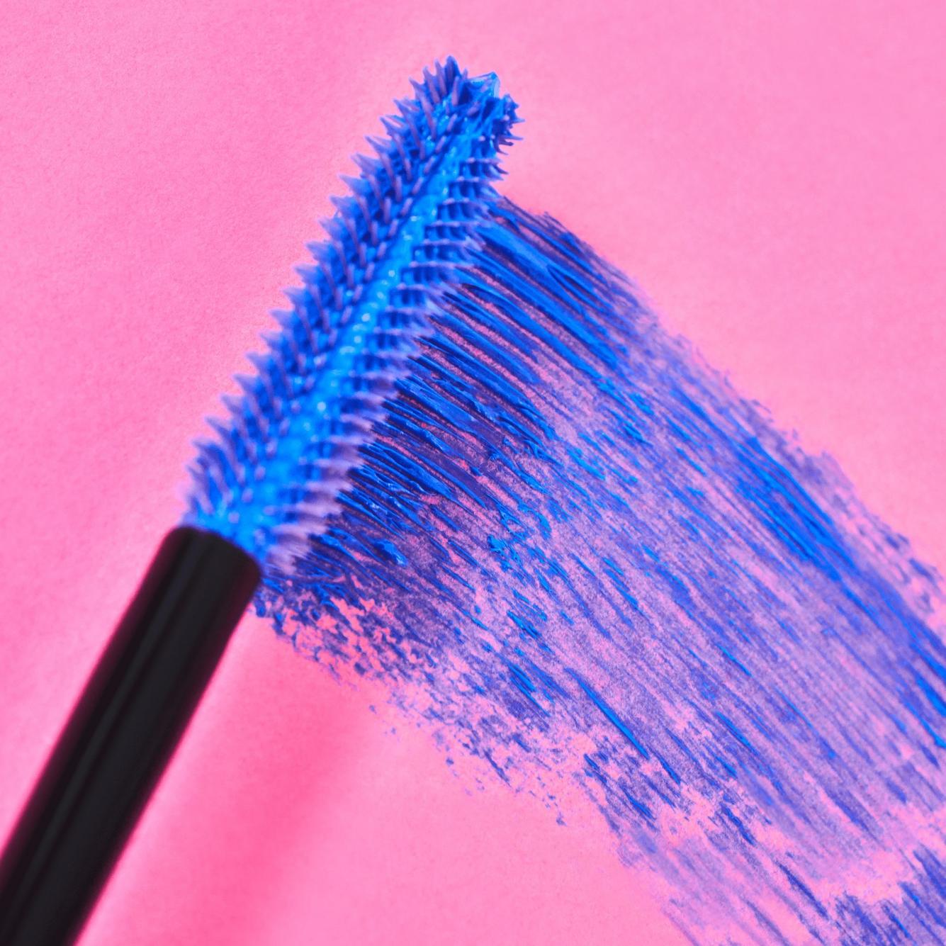 Essence I Love Extreme Blue Mascara