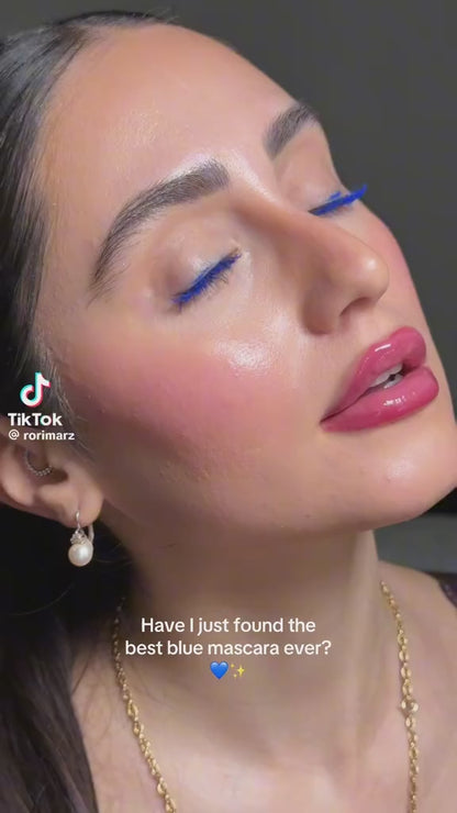Essence I Love Extreme Blue Mascara